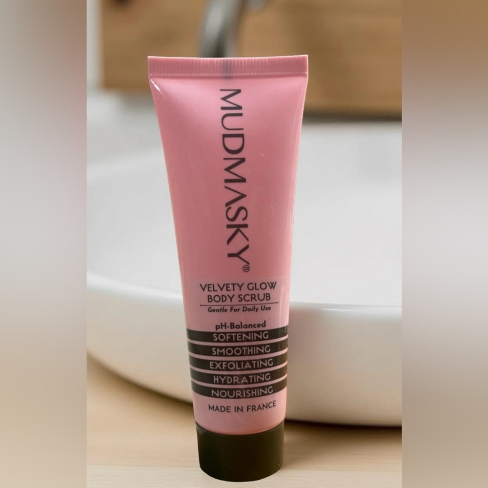 Mudmasky Velvety Glow Body Scrub - Pink 💖